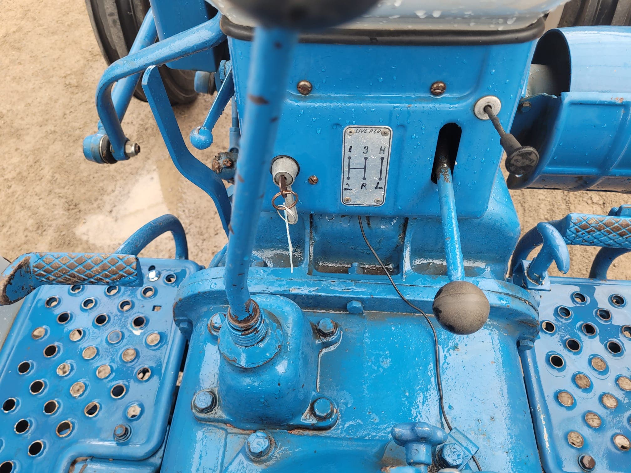 Transmission and controls of 1964 Fordson Super Major 5000